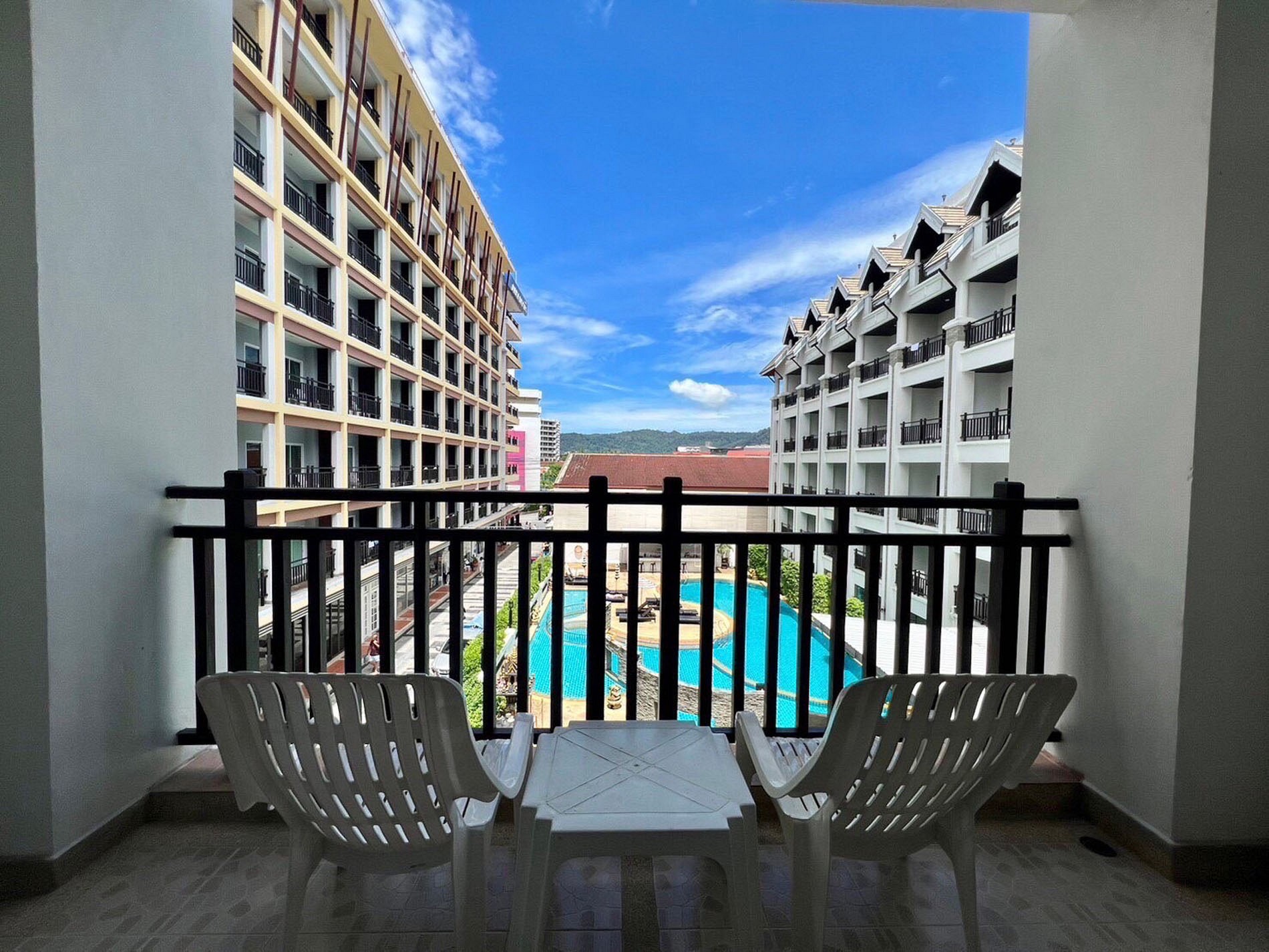 Deluxe Pool View