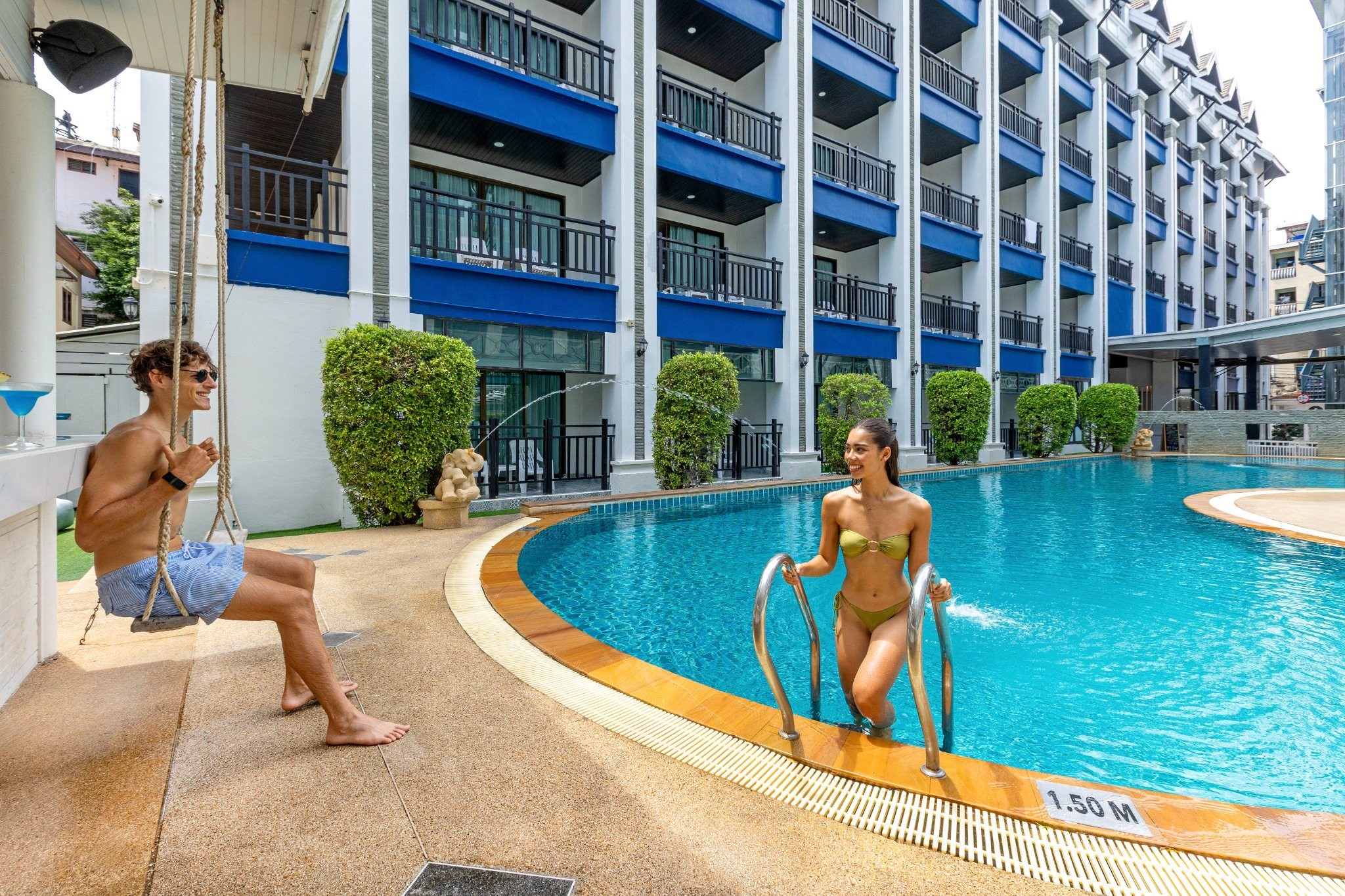 Swimming Pool & Pool Bar