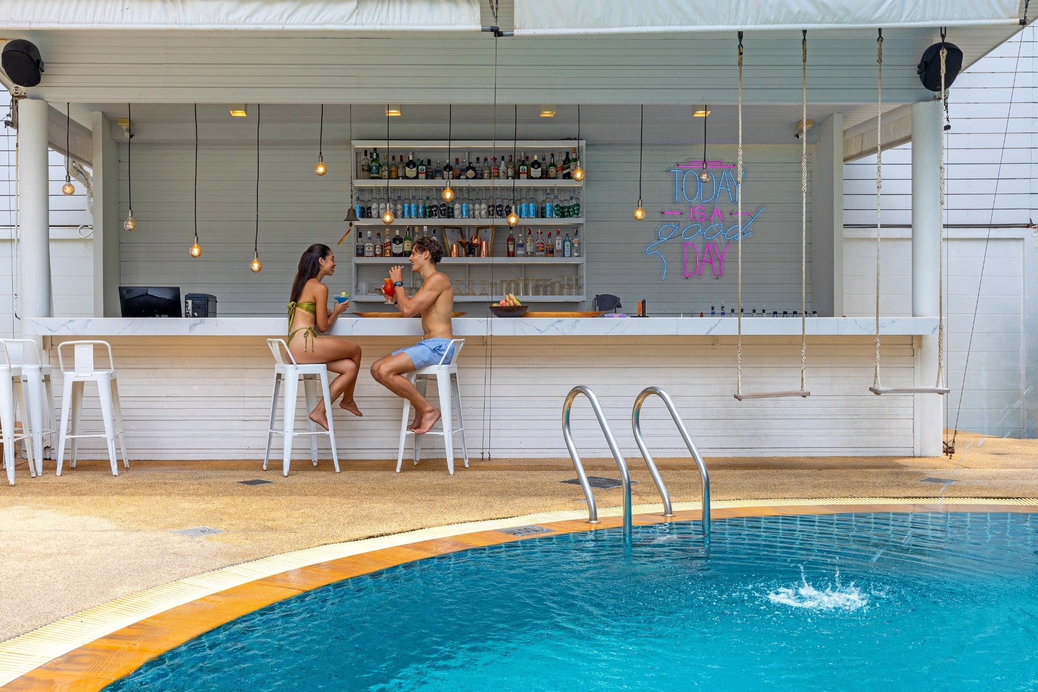 Swimming Pool & Pool Bar