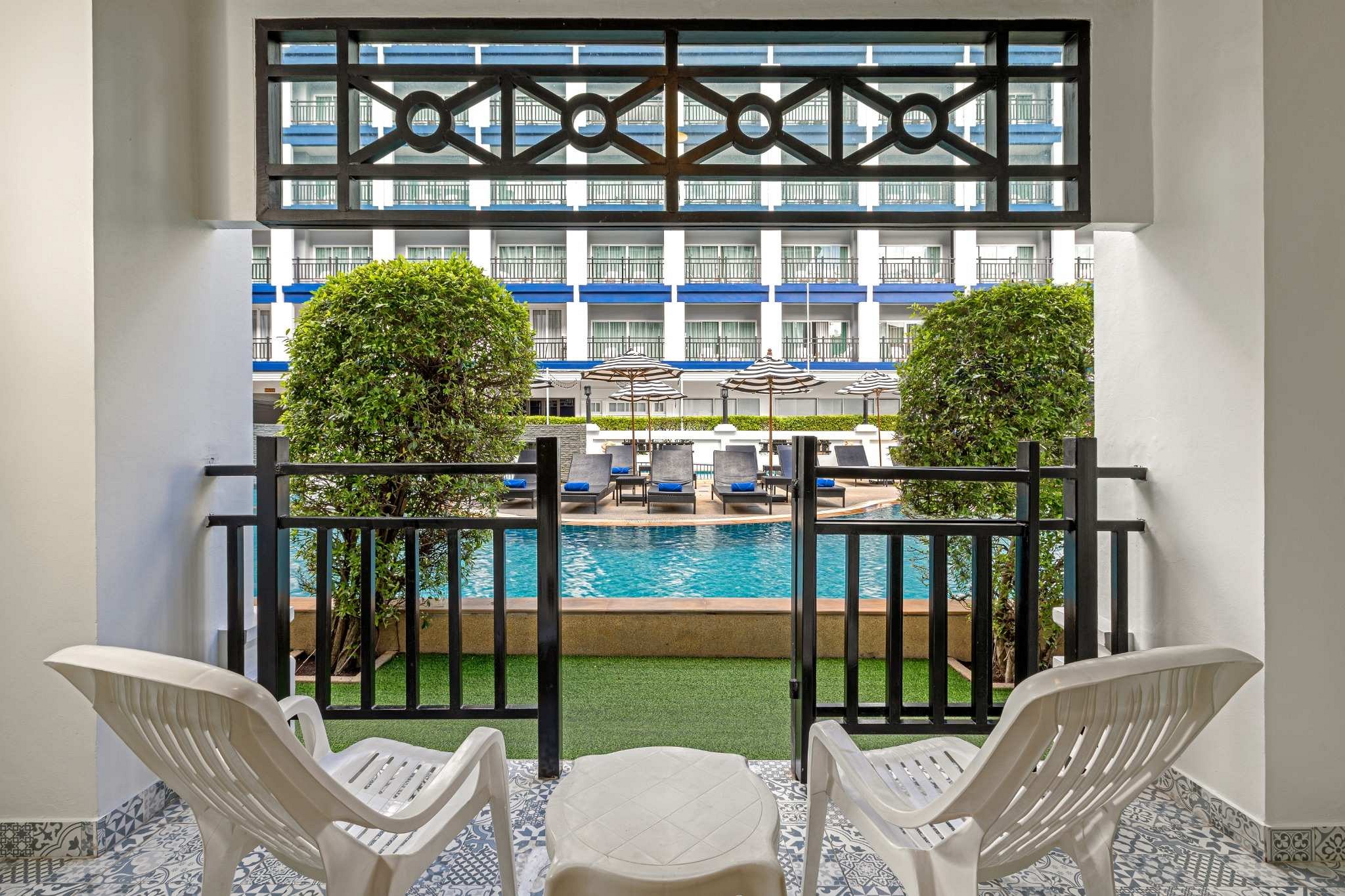 Deluxe Pool Access