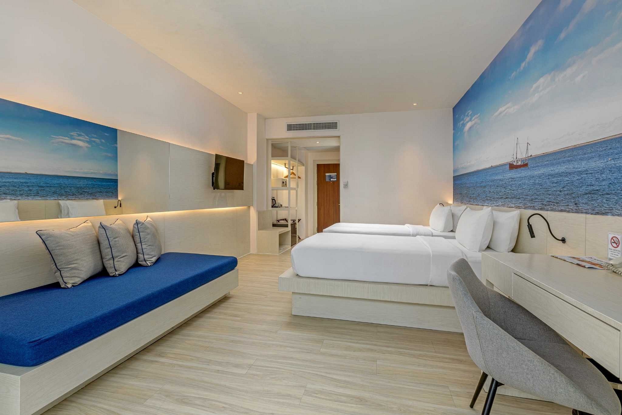 Deluxe Renovated Pool View with Balcony