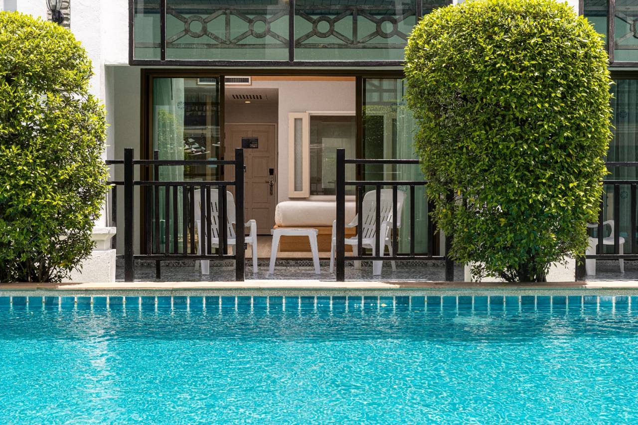 Deluxe Pool Access